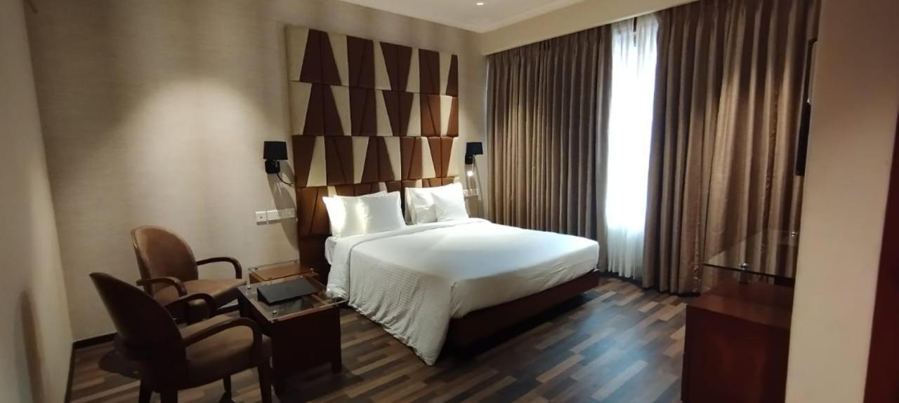 Adiva Residency Beacon, Grant Road, Mumbai Hotel Bagian luar foto