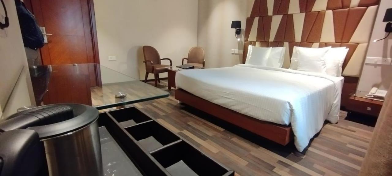 Adiva Residency Beacon, Grant Road, Mumbai Hotel Bagian luar foto