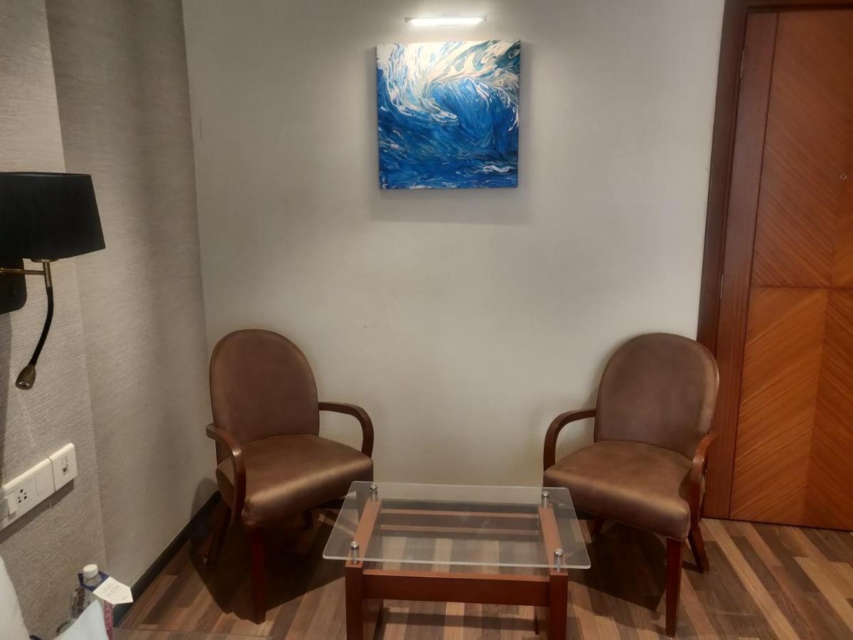 Adiva Residency Beacon, Grant Road, Mumbai Hotel Bagian luar foto